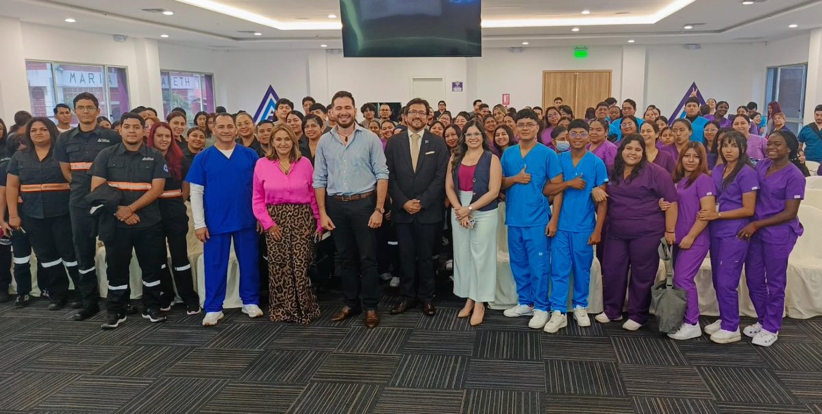 firmes_ec's tweet image. Desde el Movimiento FIRMES impartimos una charla a los jóvenes estudiantes del tecnológico ARGOS de la ciudad de Guayaquil. 

Tema: 

¿Qué reformas se deben aplicar para mejorar la representación ciudadana en el legislativo? 

Un honor compartir con estos jóvenes patriotas.…