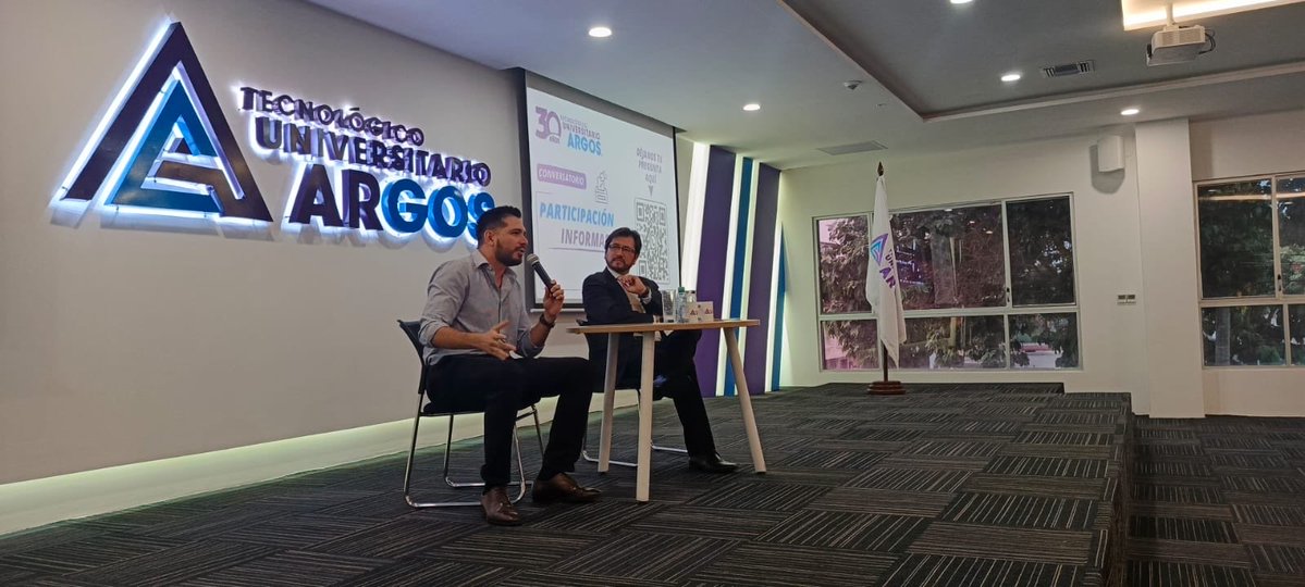 firmes_ec's tweet image. Desde el Movimiento FIRMES impartimos una charla a los jóvenes estudiantes del tecnológico ARGOS de la ciudad de Guayaquil. 

Tema: 

¿Qué reformas se deben aplicar para mejorar la representación ciudadana en el legislativo? 

Un honor compartir con estos jóvenes patriotas.…
