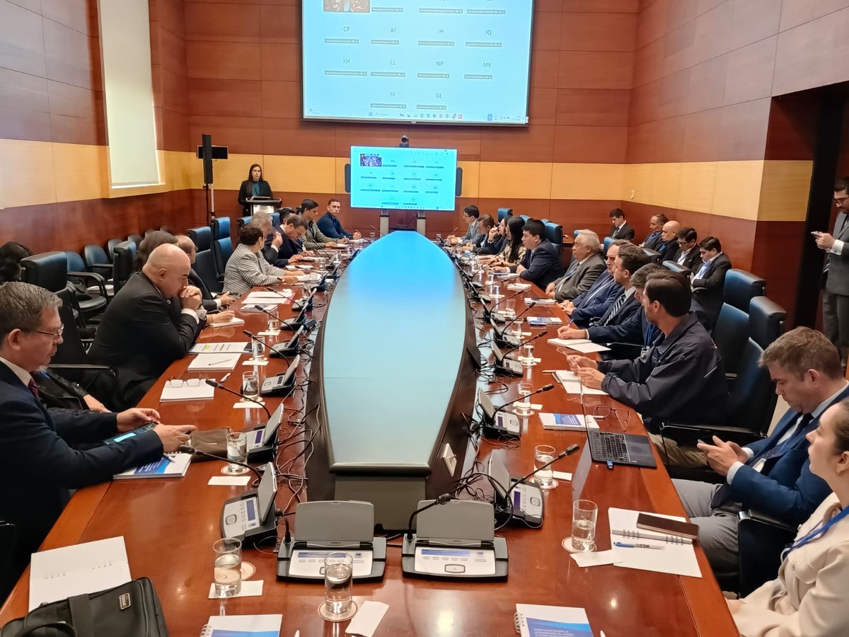 parquegalapagos's tweet image. Del 17 al 19 de noviembre participamos en el taller regional “Juntos luchando contra la Pesca INDNR” en Lima, impulsando la cooperación de la #CPPS para reforzar el control y vigilancia en el Pacífico Sudeste.

➡️ Participación de la DPNG:
Christian Sevilla, director de…