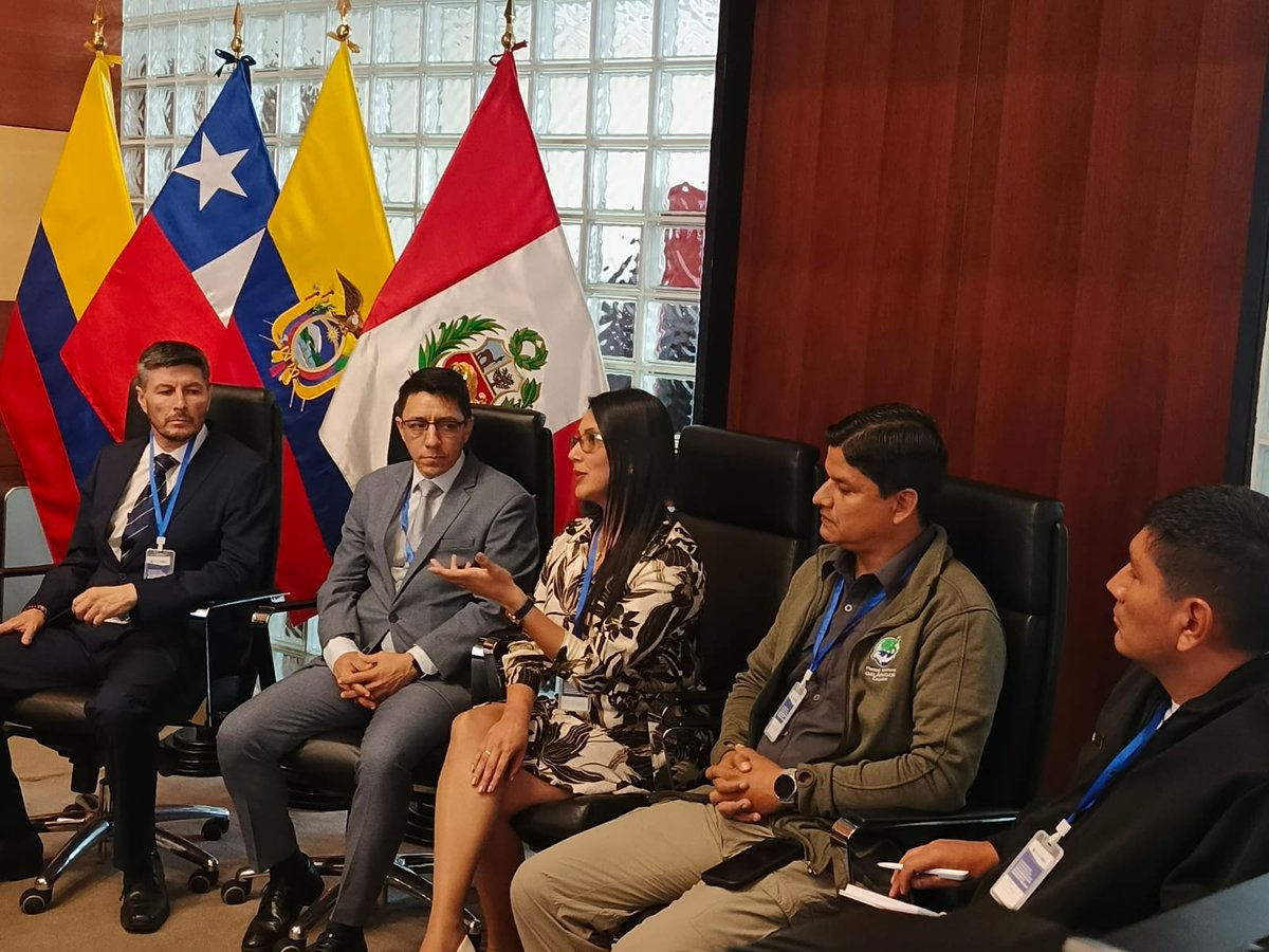 parquegalapagos's tweet image. Del 17 al 19 de noviembre participamos en el taller regional “Juntos luchando contra la Pesca INDNR” en Lima, impulsando la cooperación de la #CPPS para reforzar el control y vigilancia en el Pacífico Sudeste.

➡️ Participación de la DPNG:
Christian Sevilla, director de…