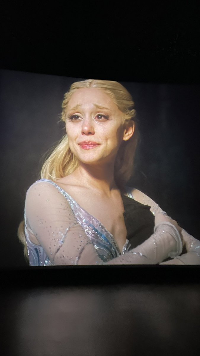 myhairgreedy's tweet image. ARIANA TEU NOME JÁ ESTÁ CRAVADO NAQUELA ESTATUETA MULHER