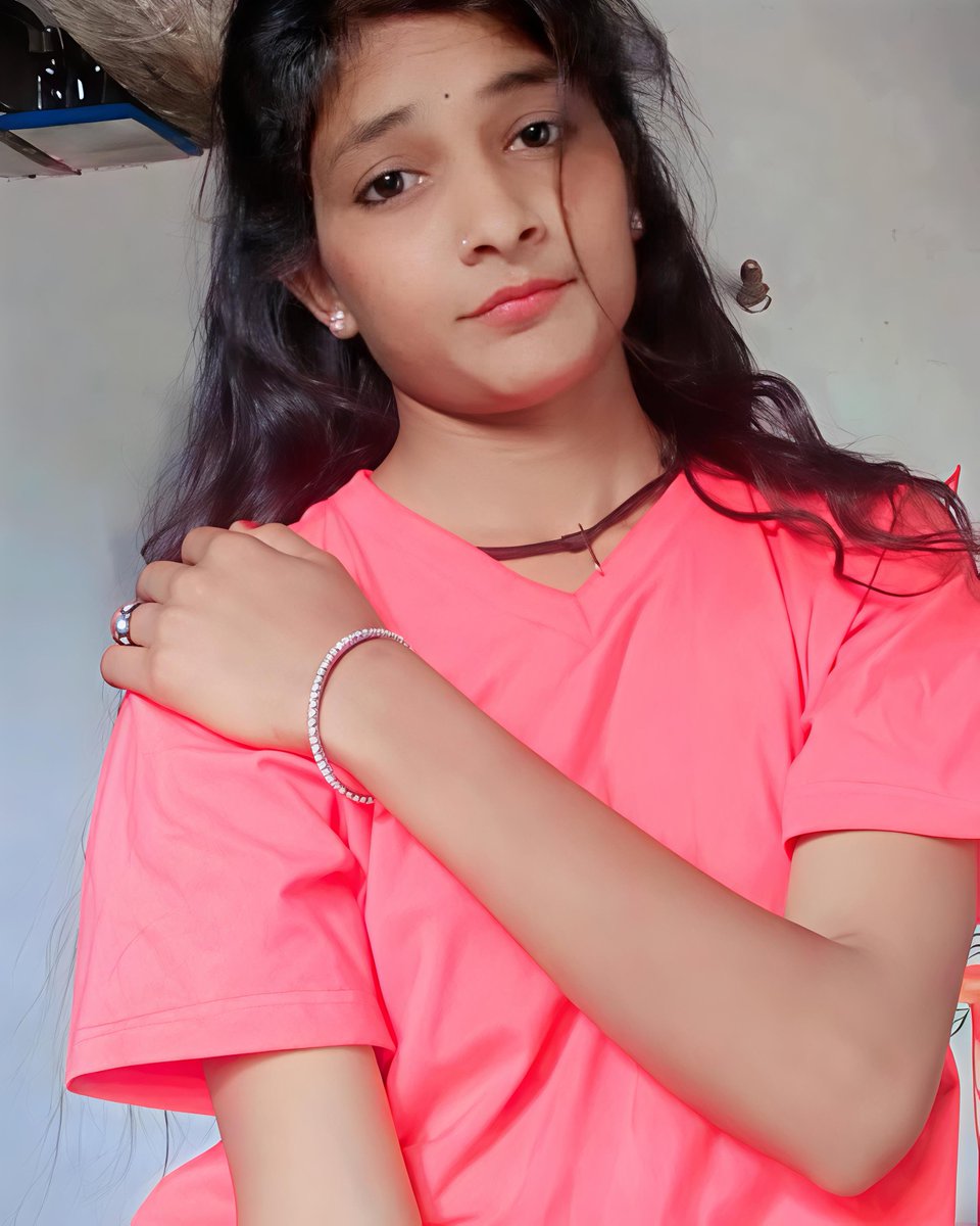 Shreya_Tonk's tweet image. हर कोई कहता है — ‘पढ़ लो, नहीं तो पीछे रह जाओगे।’
लेकिन सच्चाई ये है — पढ़ाई सिर्फ डिग्री के लिए नहीं, सोच बदलने के लिए होती है।
किताबें नहीं, सपने पढ़ो।
क्योंकि जिसने अपने सपनों को समझ लिया — वो कभी निराश नहीं होता!”
                  🥰सुप्रभात साथियों 🥰 
RT 🔄 Mutual