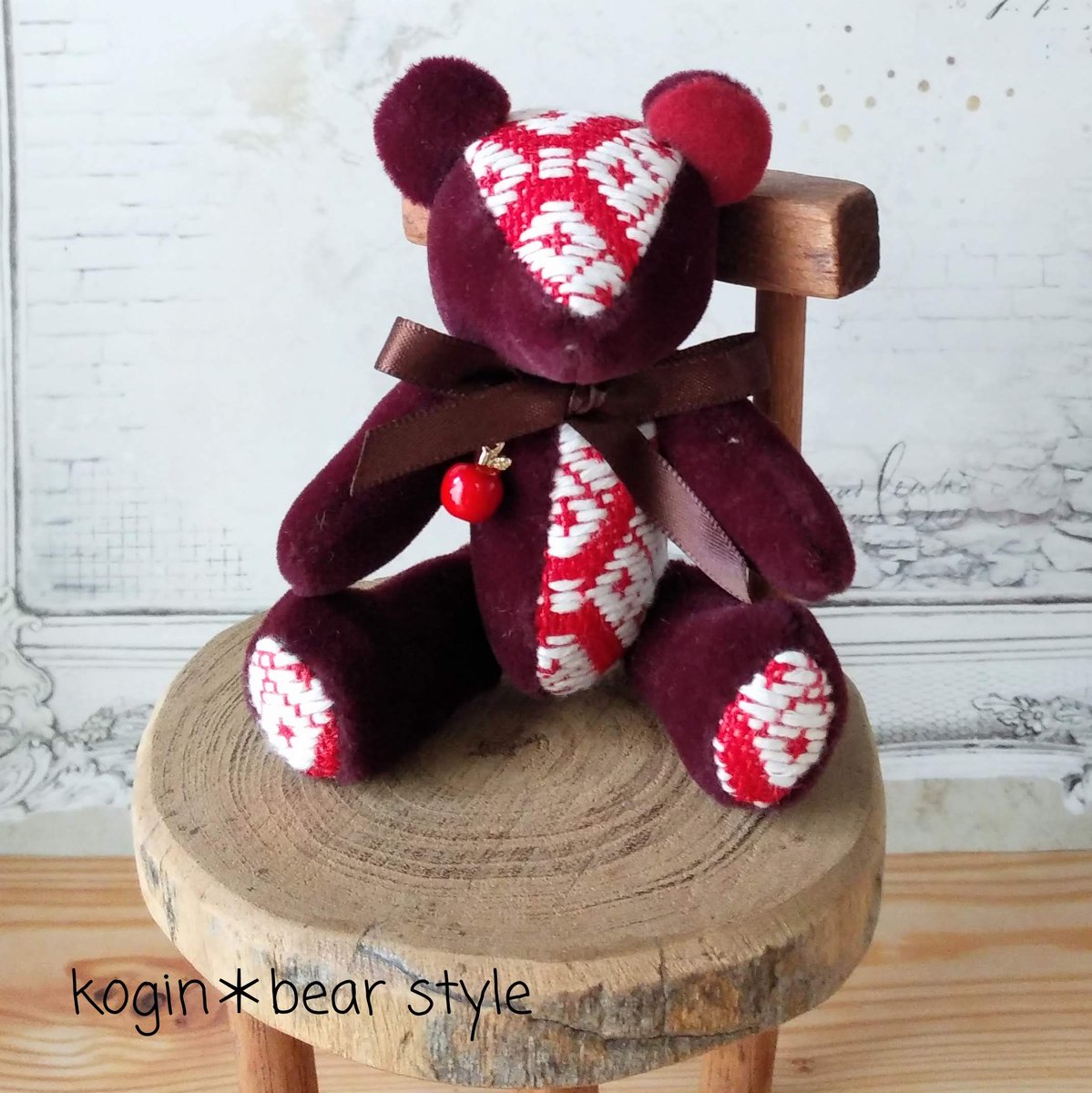 クリスマスに欠かせないりんご。 青森りんごがテーマのこぎんクマ