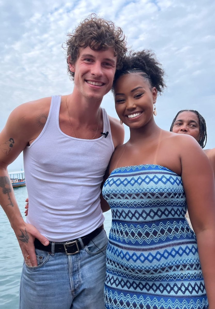 shawnpbrasil's tweet image. Shawn Mendes com fã em Salvador 🇧🇷🫶🏻
