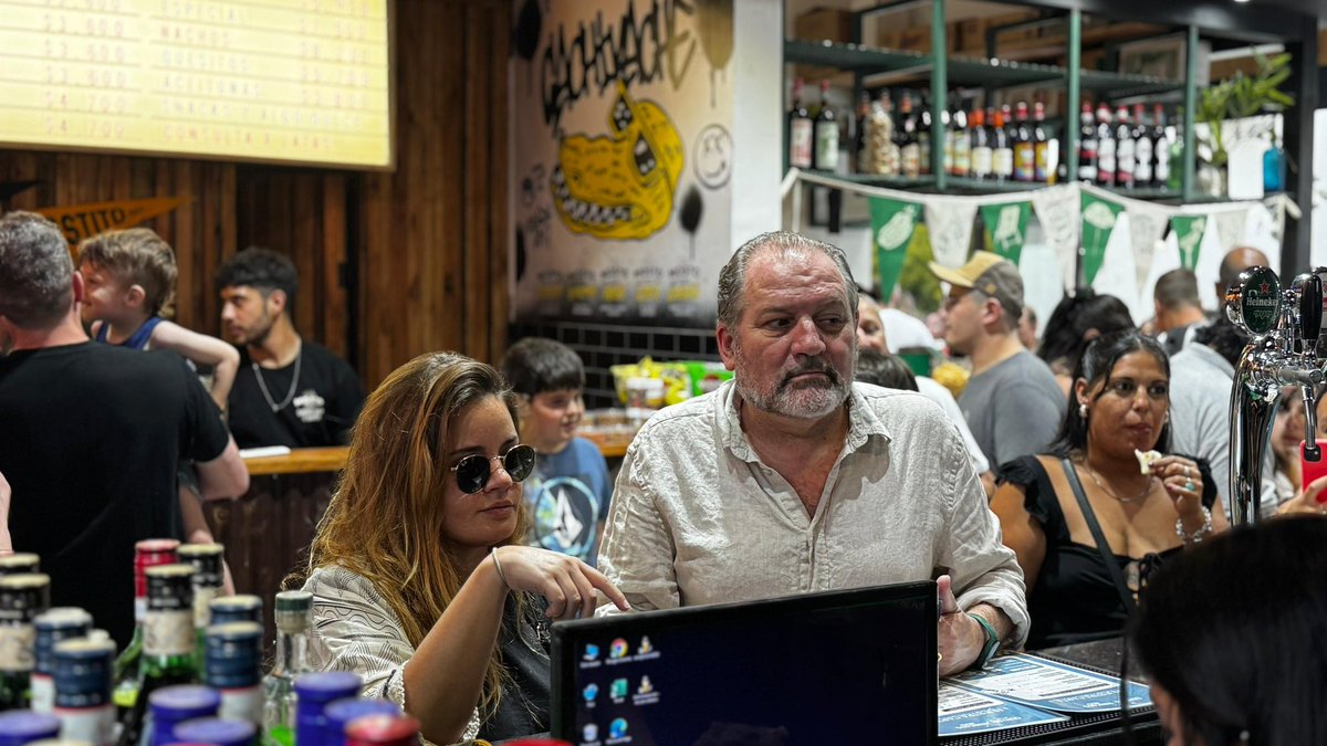 🐠 Abrió el #MercadoDelRio en la costa de #Rosario con 9 emprendimientos gastronómicos licitados de manera transparente, que generan actividad en una zona clave y puestos de trabajo. Con los nuevos bares del Parque y la renovación y ampliación de los muelles, la ciudad crece.