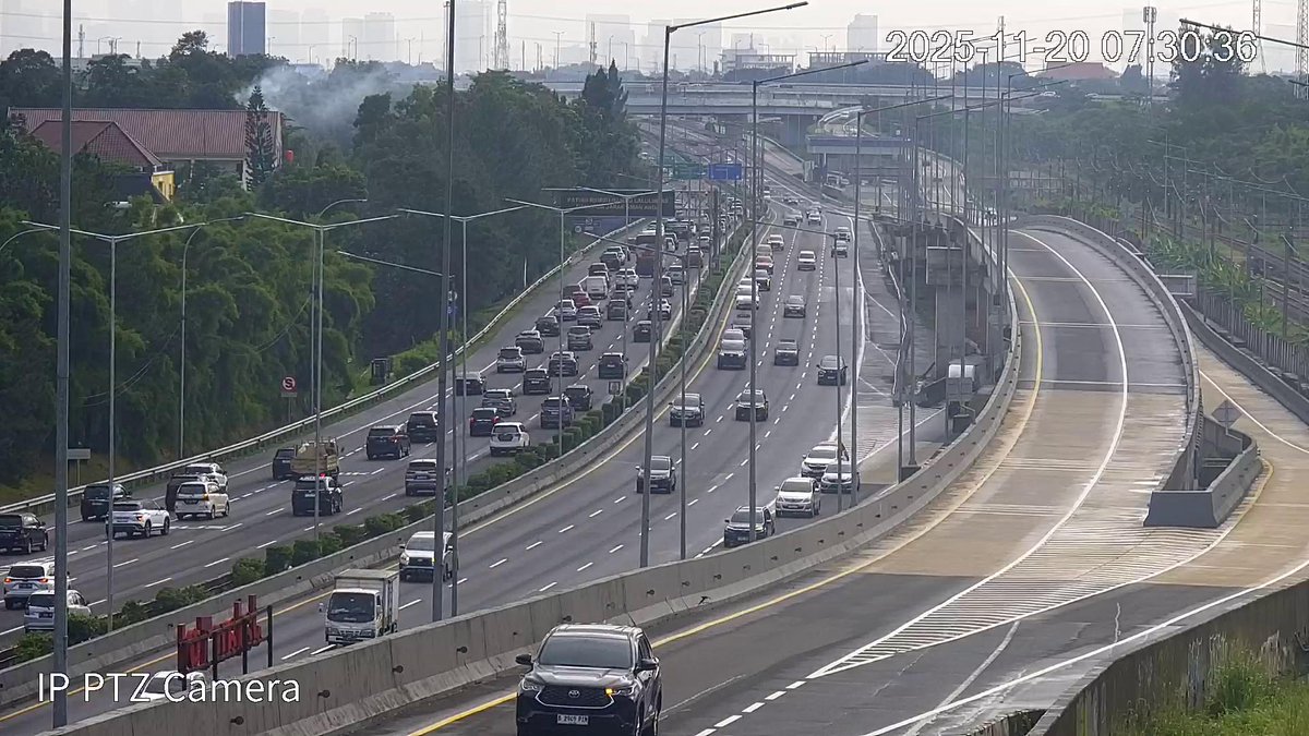 infotolbsd's tweet image. Selamat pagi...    
Pukul 07:29 WIB Ruas tol Pondok Aren-Serpong lalin lancar di kedua arah, cuaca mendung, tertib berkendara utamakan keselamatan bersama
@TMCPoldaMetro @PTJASAMARGA @NusantaraInfra @RadioElshinta