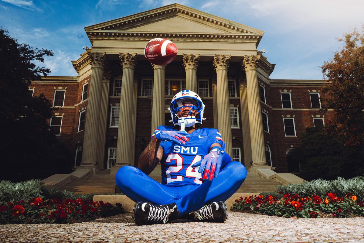 SMUFB's tweet image. Anyone can wear the mask.