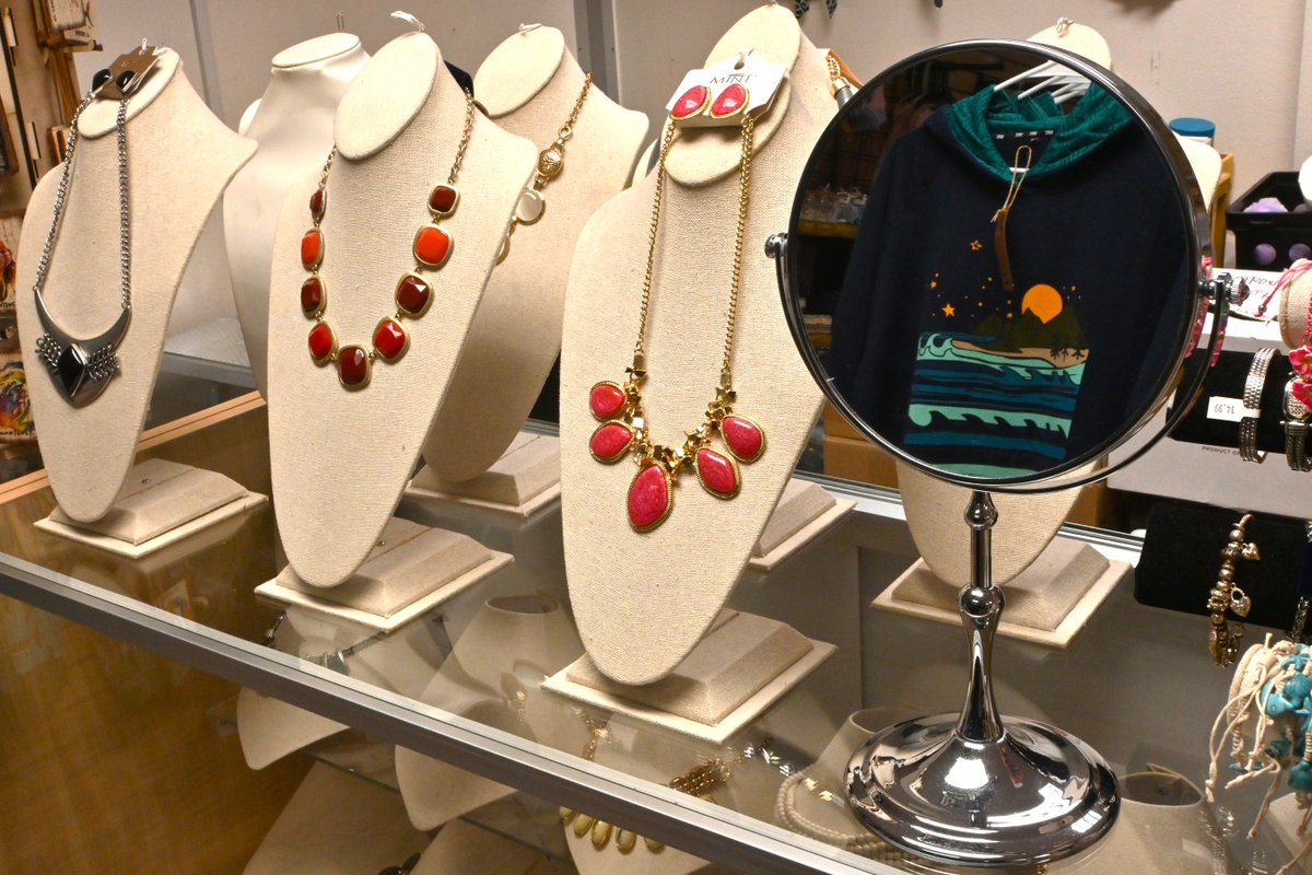 montereyairport's tweet image. TRAVELER-APPROVED EATS &amp;amp; TREATS: Gifts and More is MRY&apos;s retail concession located beyond security screening. Stop in before your flight and pick up what you need to make your journey sweeter. Happy travels!

#flylocal #airport #concessions #retail #eatsandtreats #iflyMRY