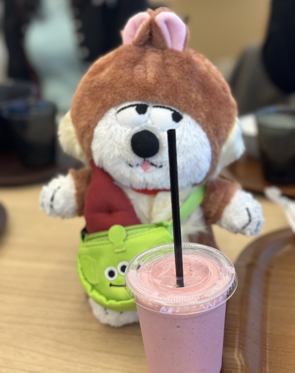 久しぶりに電通の社食4カイで、いちごジュースを飲みました🍓🥛 コロ