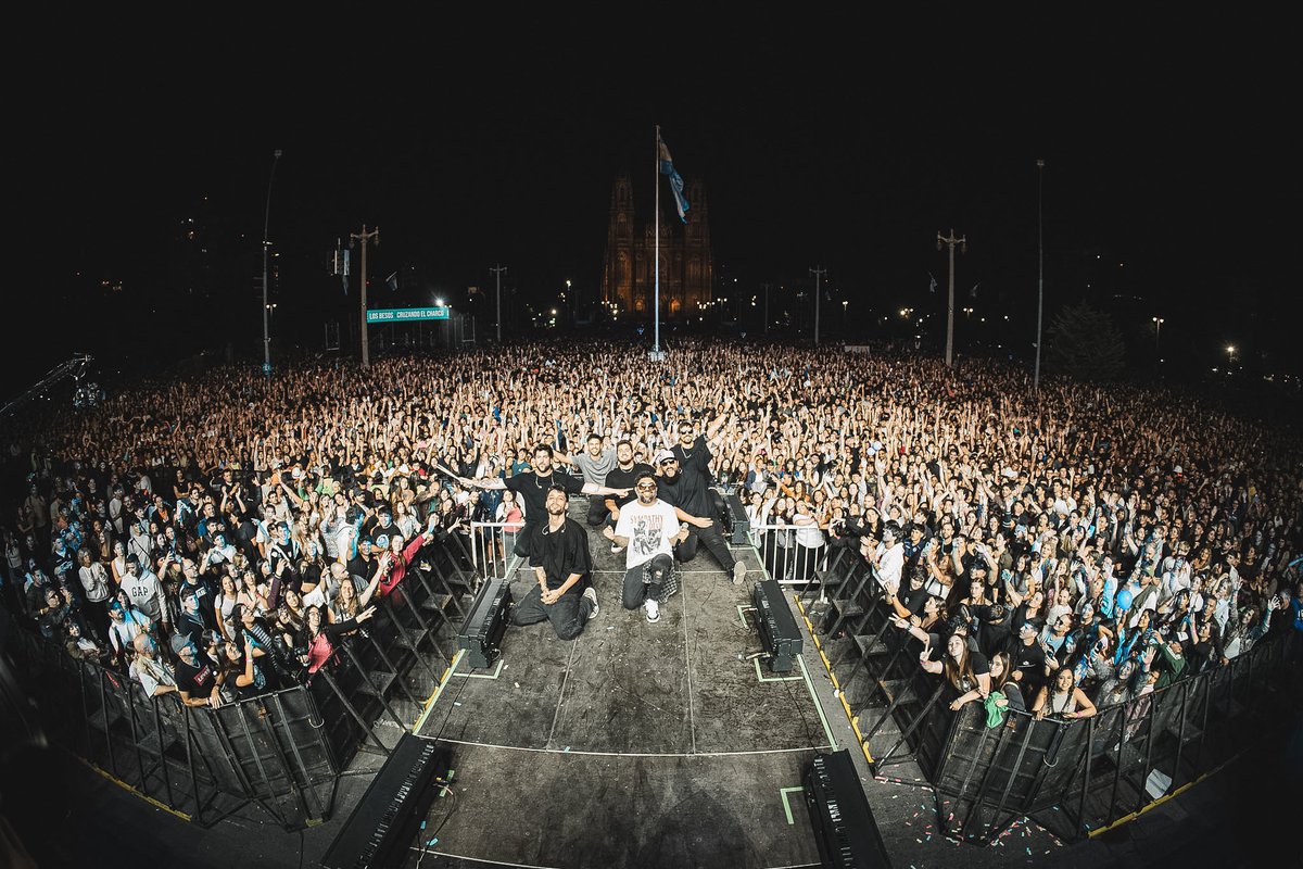 ElCharcoLaPlata's tweet photo. Muchas gracias La Plata! ❤️
Gracias por regalarnos una noche inolvidable, nos vemos el 5 de Diciembre en el Movistar Arena para despedir el año juntos! https://t.co/gY5DPzN2N6