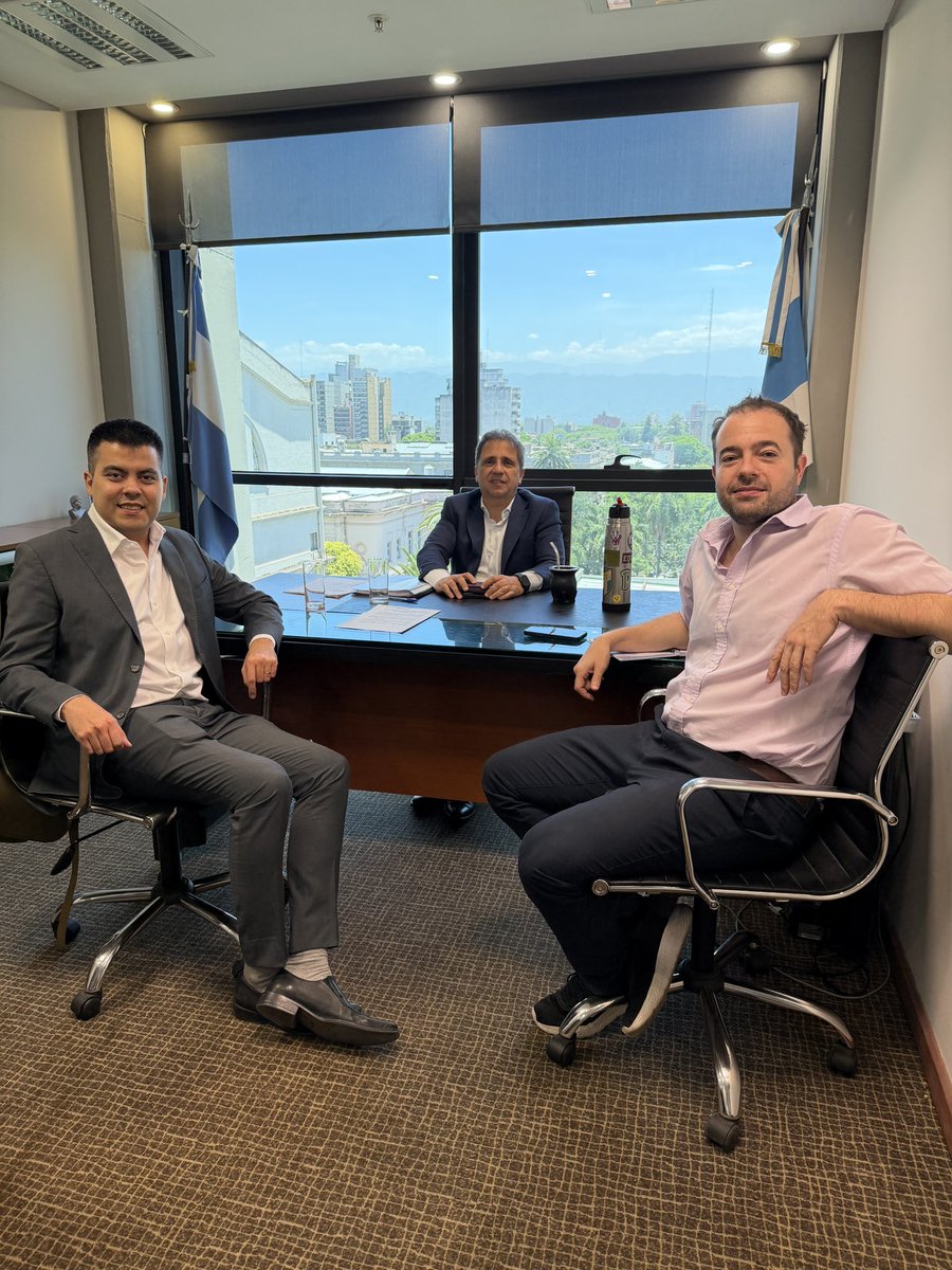 Me reuní con el concejal <a href="/Leandro_Arg1/">Leandro Argañaraz</a> y el lic <a href="/pablopero/">Pablo Agustín Pero</a> para abordar un tema que genera polémica en Tucumán: cómo conviven taxis y las apps como Uber o Didi.

Creemos que la gente tiene derecho a elegir cómo moverse, según lo que le convenga al bolsillo y a sus necesidades,