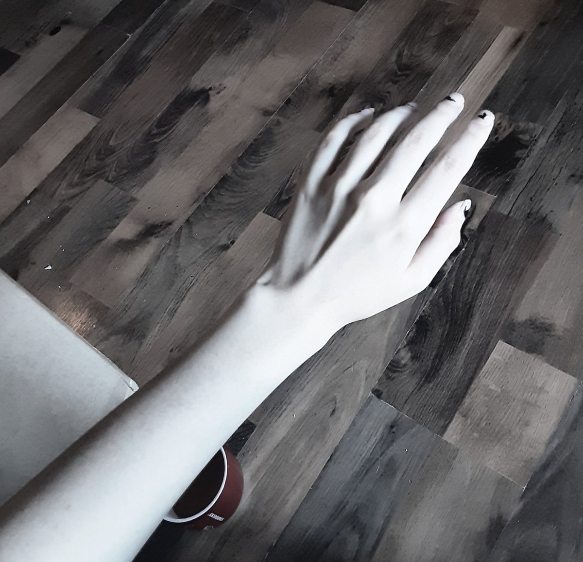 rapetherich's tweet image. The bones in hands make me wanna throw up