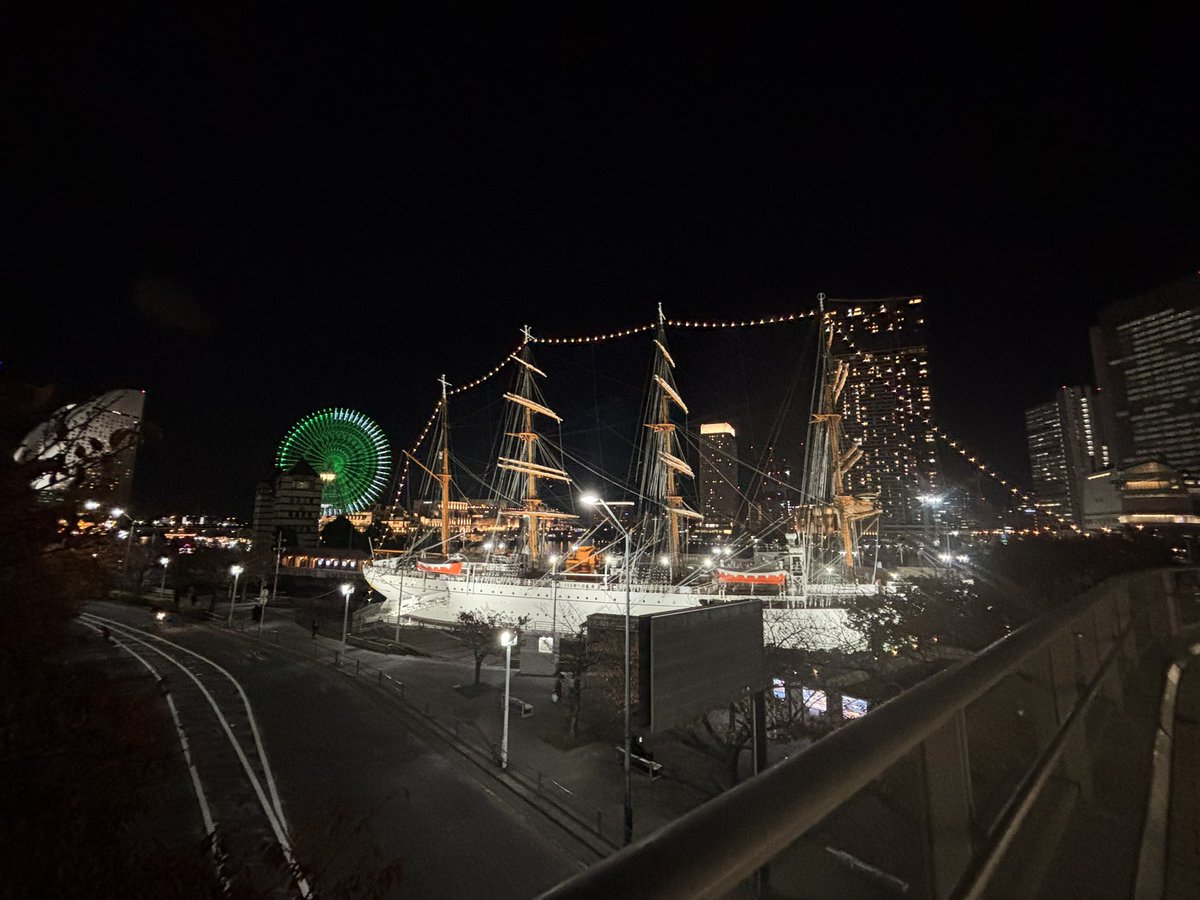 みなとみらいの夜景！
綺麗だった！！！
REBORNS年内ラストライブありがとうございました🥁