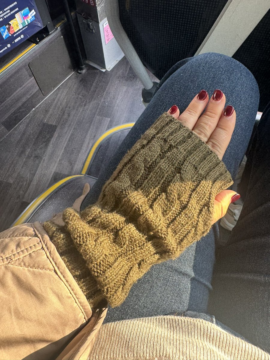 SweetFigTree's tweet image. 오늘 맘에드는 아웃핏이야