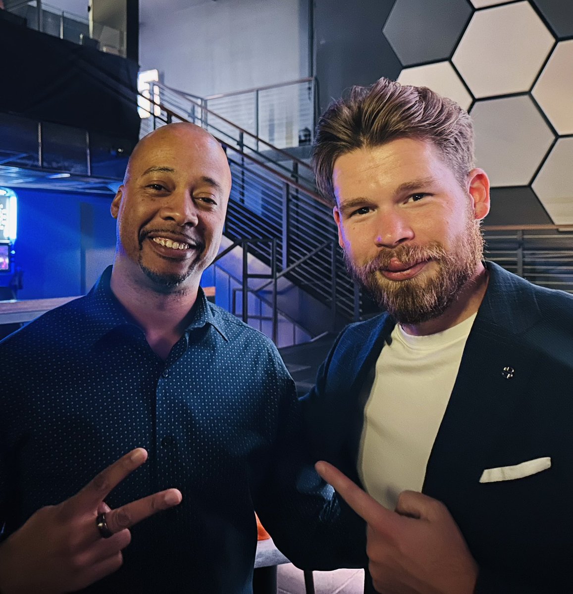 Ran into a goat at esports awards… 

Great talking to you brother 👊🏾 <a href="/Crimsix/">OpTic Crimsix</a>