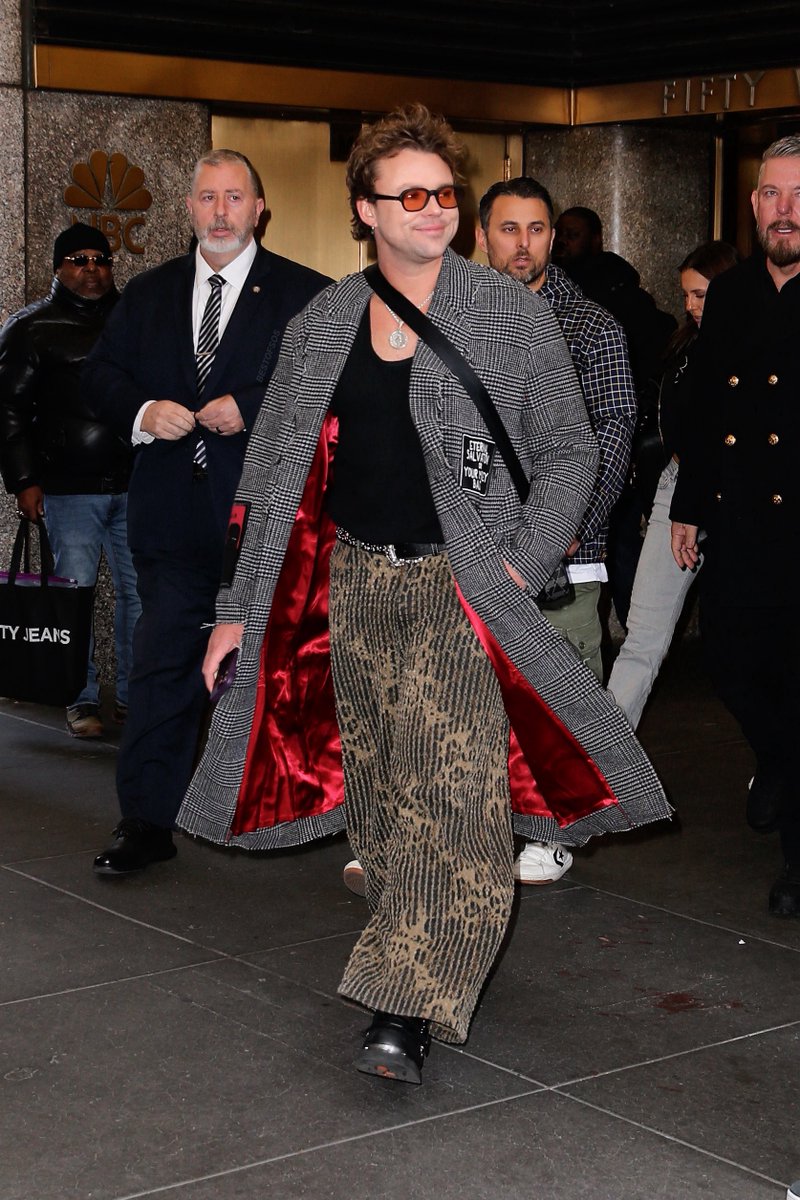 bestofsos's tweet image. ashton irwin in nyc.