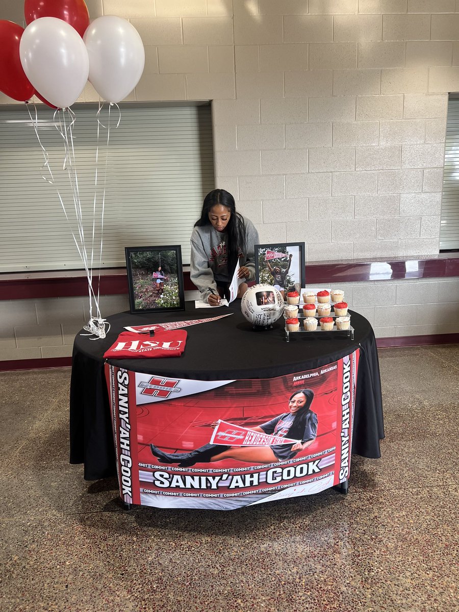 CookLettice's tweet image. Congratulations @ballersaniyah ! I’m beyond proud of you baby girl. I’m looking forward to seeing you play @ReddiesVB !!
