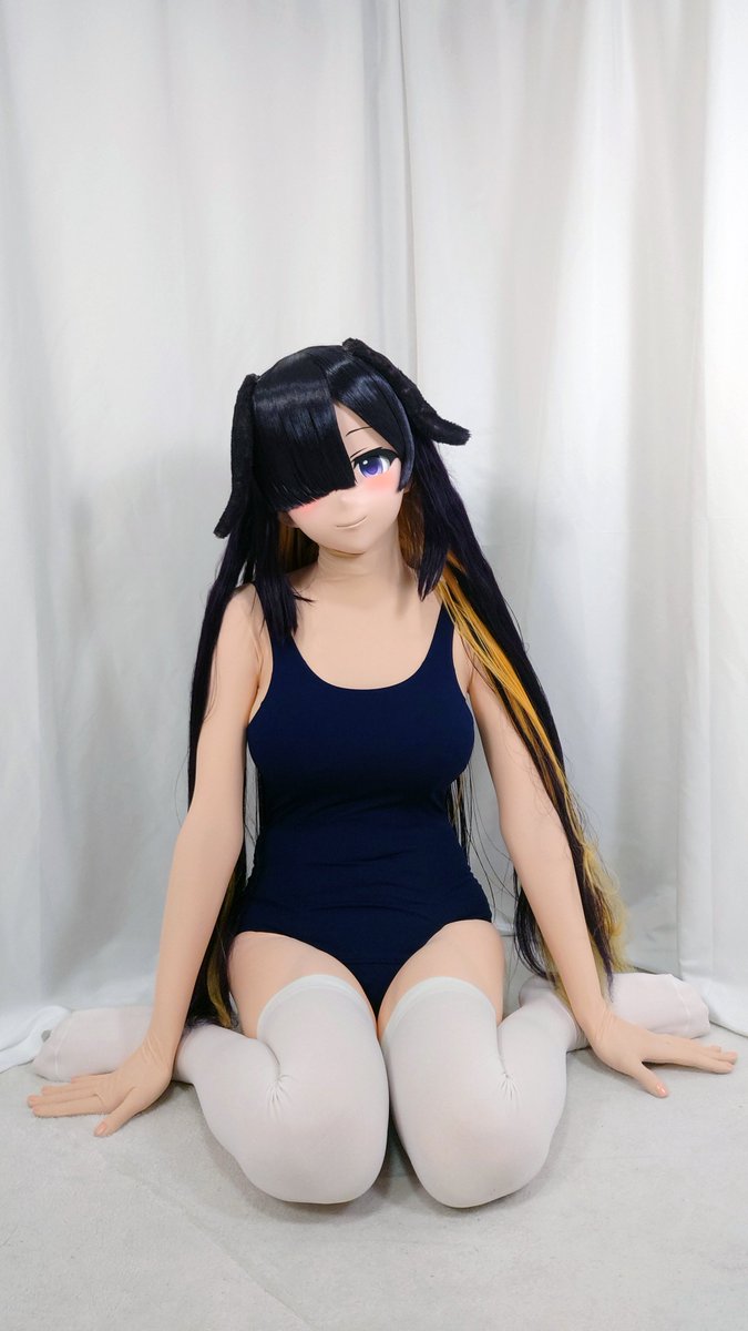 🐰今日のツクヨちゃん🐰

今日はスク水ツクヨちゃんの写真になります…！

以前は気づきませんでしたが、濃紺のスク水＋黒髪だと腰の形は中々見えにくいですね…