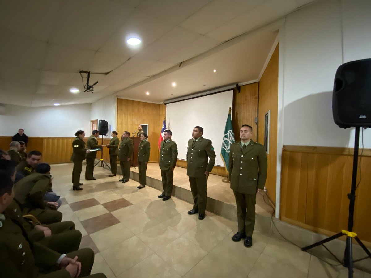 ✔️18 de nuestros <a href="/CarabLosRios/">Carabineros Región de Los Ríos</a> se incorporaron como motoristas 🚲 policiales tras finalizar  capacitación con una ceremonia de entrega de certificados que fue presidida por el Jefe de Zona, General Carlos Contreras, y Seremi de Seguridad Pública Alejandro Reyes.