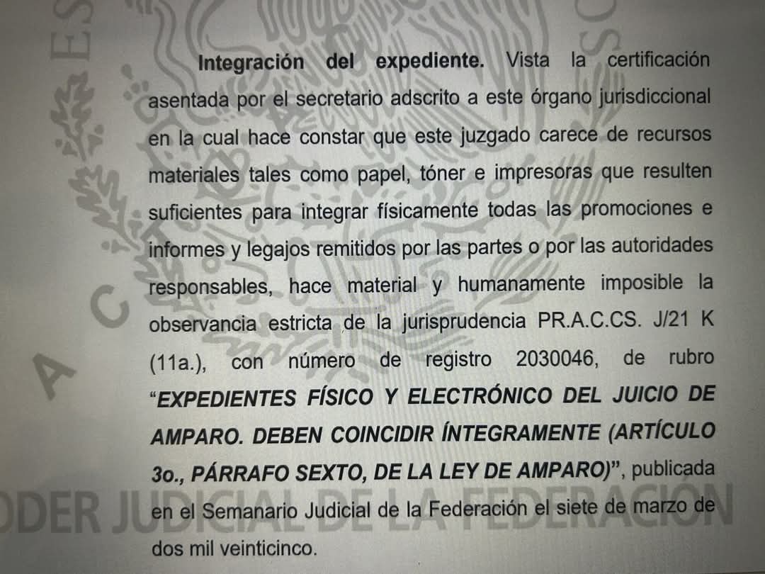 javlavmusic_ius's tweet image. En su bajeza el @GobiernoMX hizo pasar de la austeridad a la absoluta carencia al #PoderJudicialFederal. Y más ruin aun, el  silencio cómplice del seudoministro @HugoAguilarOrti  Secretarios, actuarios y auxiliares que hoy tienen que llevar sus hojas y toner.
