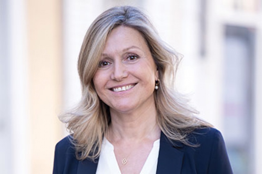 CerfiaFR's tweet image. 🇫🇷 FLASH | Yaël Braun-Pivet demande aux députés d’arrêter de publier des photos des sièges vides de l’Assemblée pour ne pas « stigmatiser » les députés manquants. Elle demande également de ne pas photographier, à leur insu, des députés pour en faire un contenu politique.