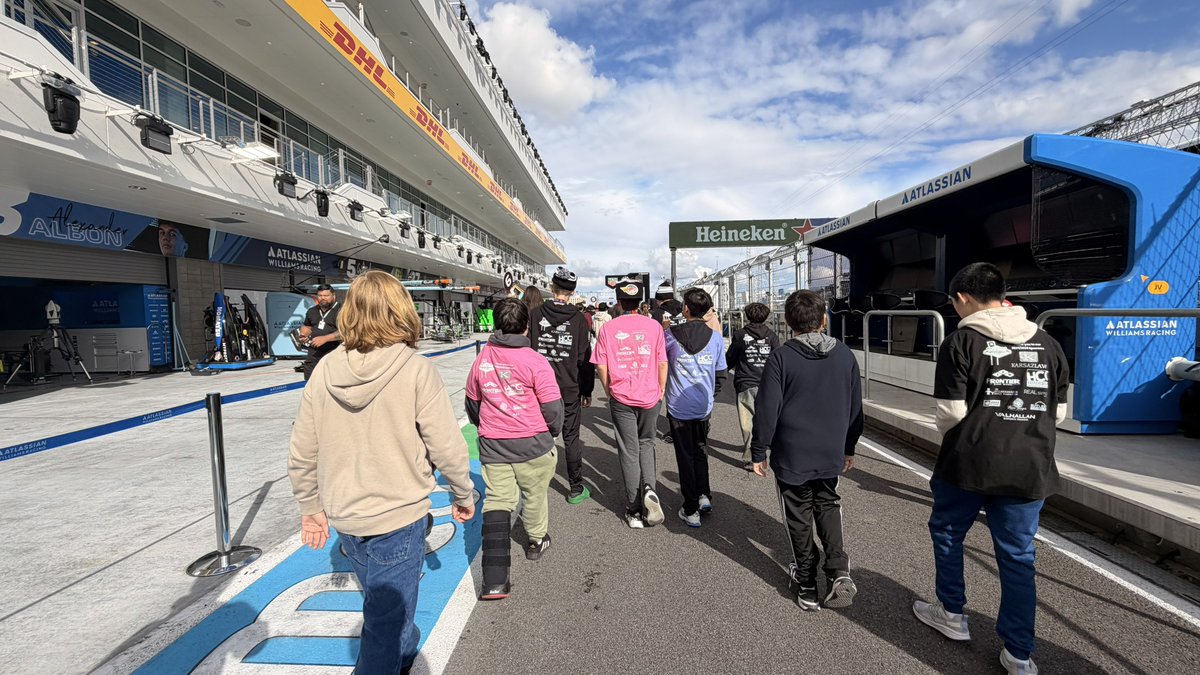 Grateful that Greenspun JHS was one of few middle schools invited to the “F1 Las Vegas Grad Prix Community Day!” Very inspiring that our GJHS Robotics students were able to get a special tour of the track and asked F1 crew and racers questions on the math and science behind F1!🏁