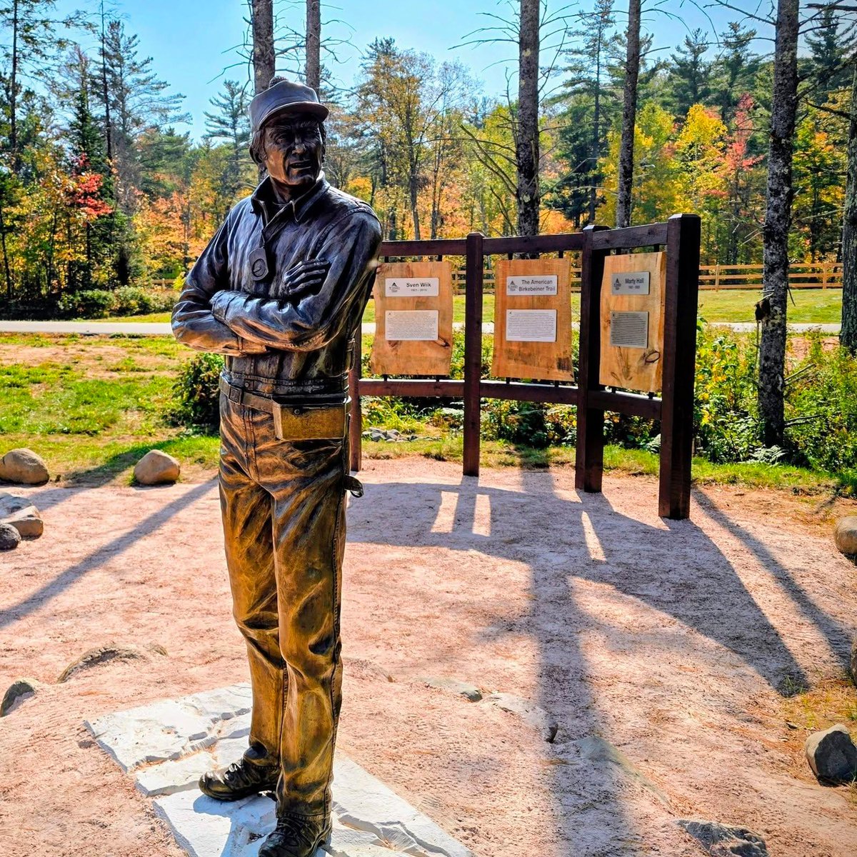 CourseENGNERace's tweet image. A statue of Marty Hall has been recently unveiled at the American Birkebeiner, a World Loppet event site near Cable, Wisconsin, recognizing his lifelong dedication to trail development and many other accomplishments !