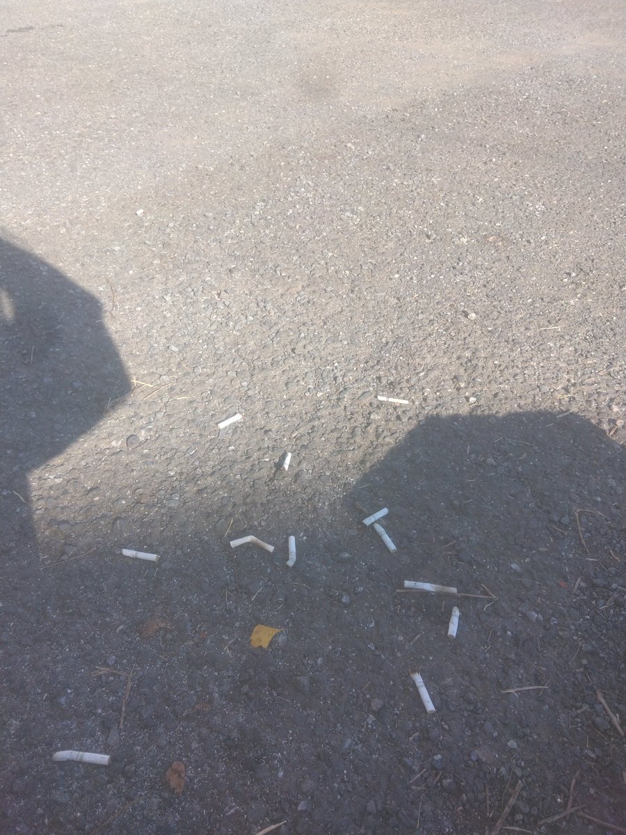 8JYxbzCVQ9x1v0U's tweet image. ……なぁ……

これは流石に無くねえか？？

当店の駐車場は灰皿なんか？

やってくれますなぁ……

ふーーん。