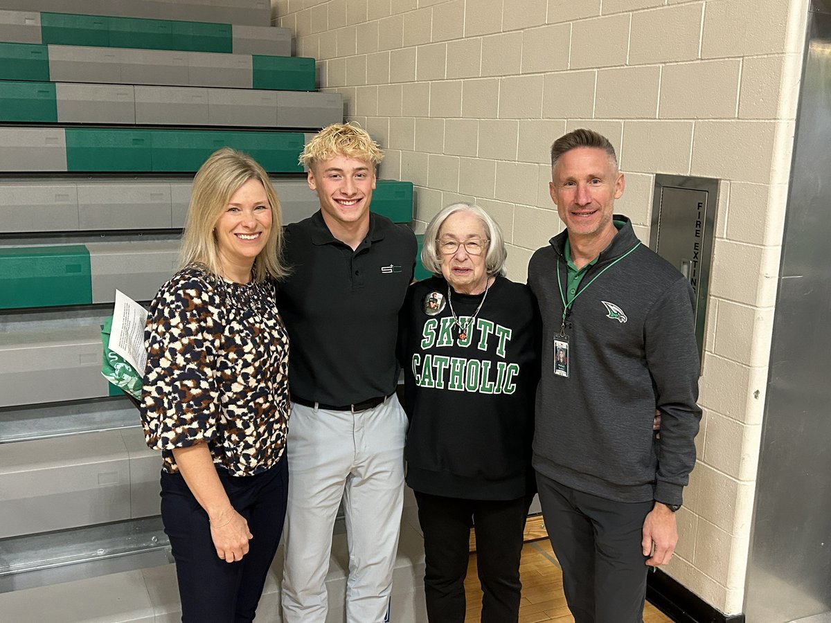 Congratulations to senior Leo Bailey  on being selected as the November SkyHawk gone M.A.D. (Making A Difference) award recipient! 

Leo was chosen by his teachers for his outstanding character, dedication to service, and his leadership role among his peers!