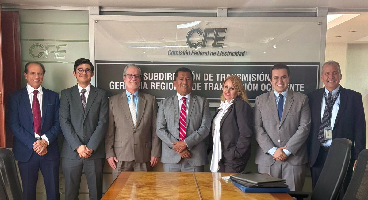 javilamacias's tweet photo. La @economiagente, a través de la Dirección General de Energía, se reunió con la Gerencia de Transmisión de Occidente de la CFE para analizar los retos energéticos y fortalecer la coordinación interinstitucional.

Sumando esfuerzos para el desarrollo energético de Guanajuato.⚡🤝 https://t.co/BvqIZ7qiEp