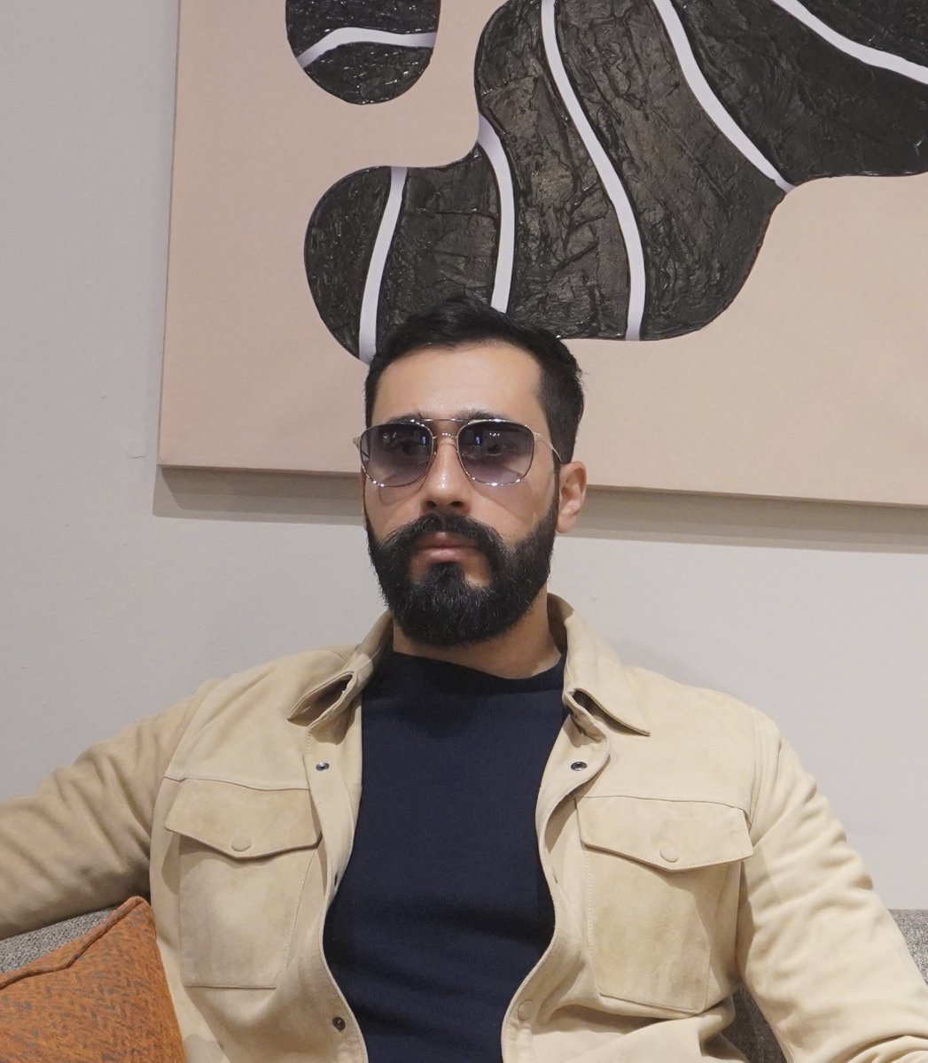 HeminFarman's tweet image. In the geometry of the lenses, I find a momentary barrier between the external noise and the inner frequency. Let the shades do the talking, as they filter the superficial from the essential