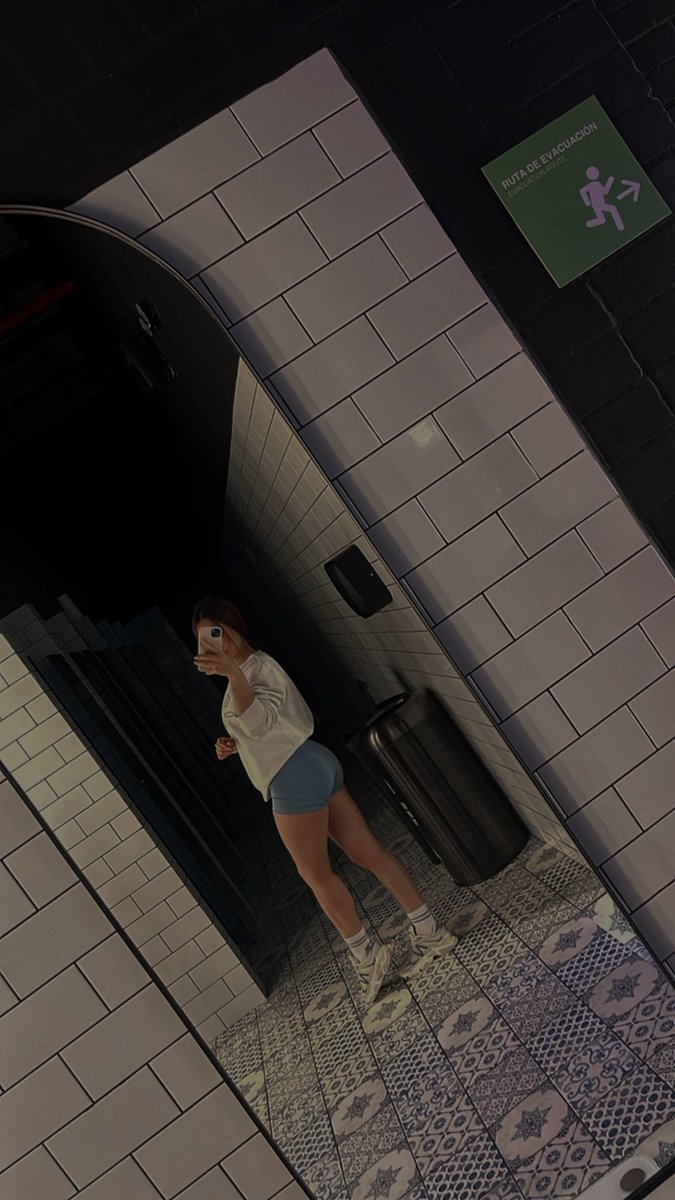 Hoy me puse hacer comparativa de cuando inicié el gym (Mayo) / a la actualidad (noviembre), porque sentía que no tenía cambios ¿ustedes qué dicen? 🫣