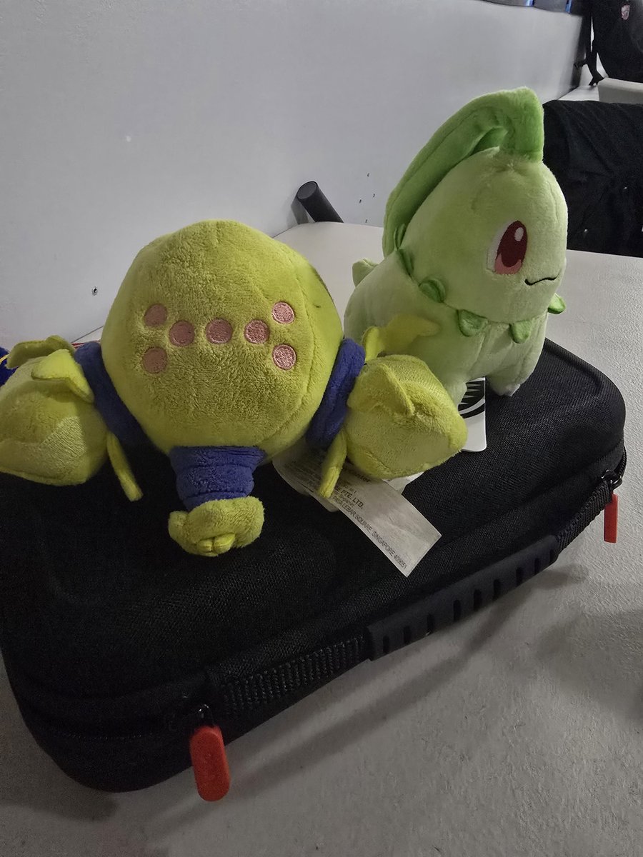 Won a local challenge tonight, +3 and my BFL is now 1112! Shoutouts to my cheering section and here is my team for those who still have any reg H events left over! 

pokepast.es/9bf5d3b73b15ac…