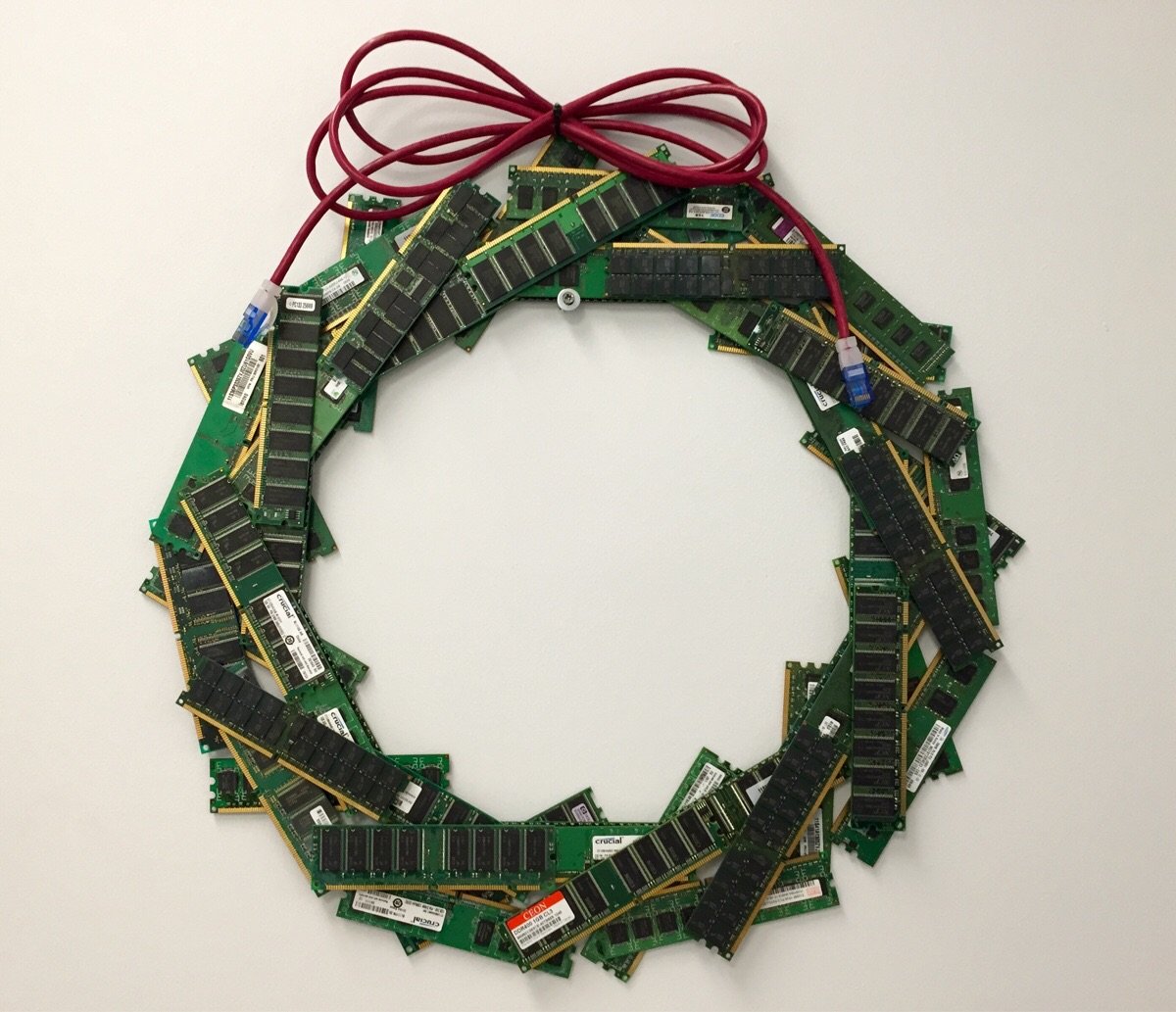 cqcqcqdx's tweet photo. A RAM Wreath!
"provides great holiday memories" https://t.co/WPu2JdtZOL