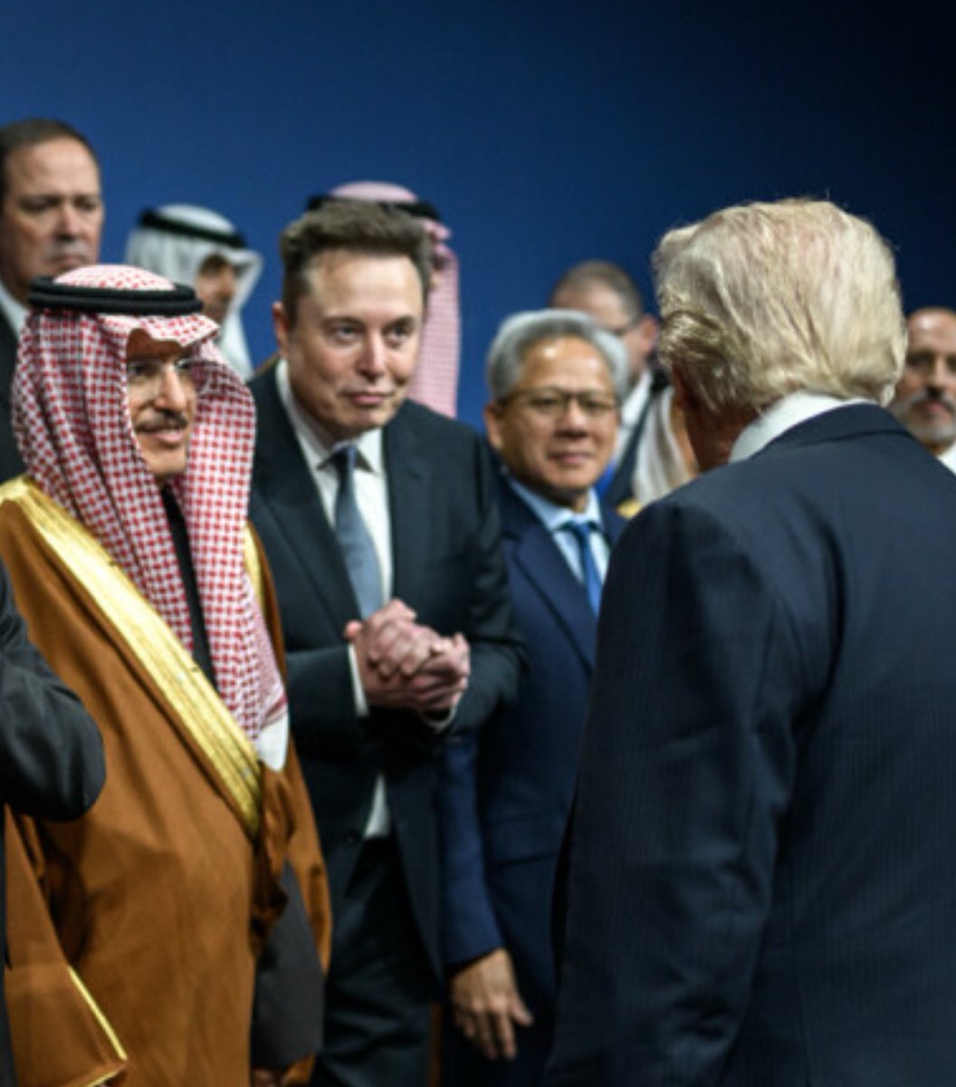 lisa_liberal's tweet image. Elon Musk: Thank you daddy Trump it doesn’t matter that you’re a pedophile, because I’m a Nazi.