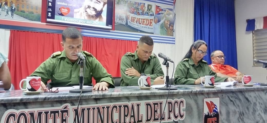 rlicea_mojena's tweet image. Se evalúa en el #SentirPinero la consulta del Código de Trabajo, el Programa por el 67 aniversario del triunfo de  la Revolución, la discusión del Programa de Gobierno, el resumen de la semana de enfrentamiento, las obras a inaugurar, y los Asuntos Vitales #IslaDeLaJuventud