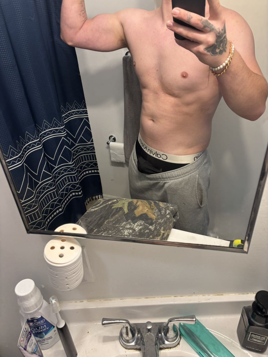 Solomon_Gold6's tweet photo. We back in the gym and are coming in babay! Don't forget DM me for sexy customs! https://t.co/ItE3Rei1K2