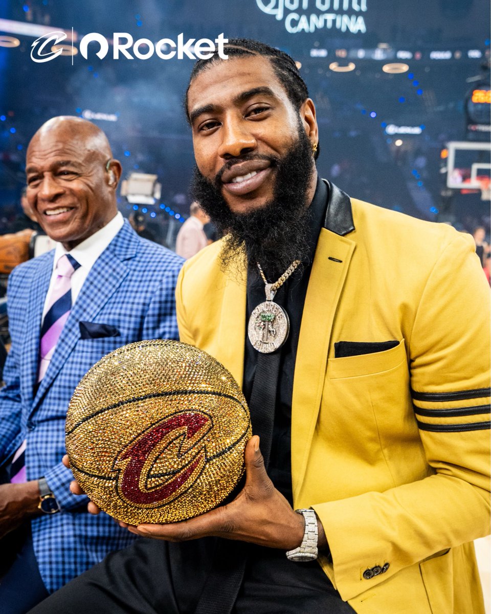 A 2016 Champ and a Buckeye walk into @rocketarena… 

@RocketOTD | #LetEmKnow 