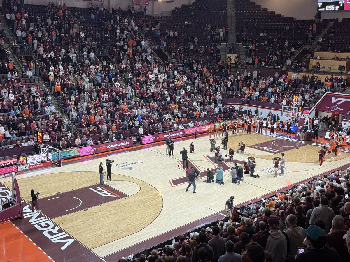 manethatscool's tweet image. Goat