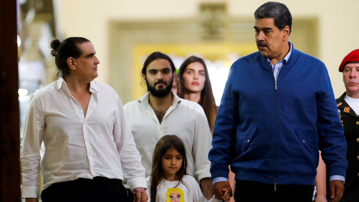 jdb_carabobo1's tweet image. ¡escuchando y resolviendo! ✅ @rafaellacava10 y Alex Saab de la mano con el #PoderPopular, construyendo las soluciones que Carabobo necesita. #GestiónComunal