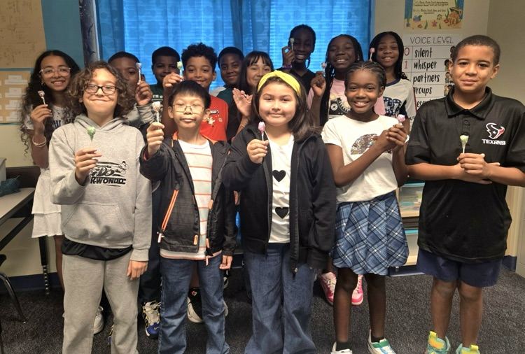 MarekElem's tweet image. Congratulations to these 5th graders for completing 10+ Imagine Math lessons!! 👏🏼👏🏼