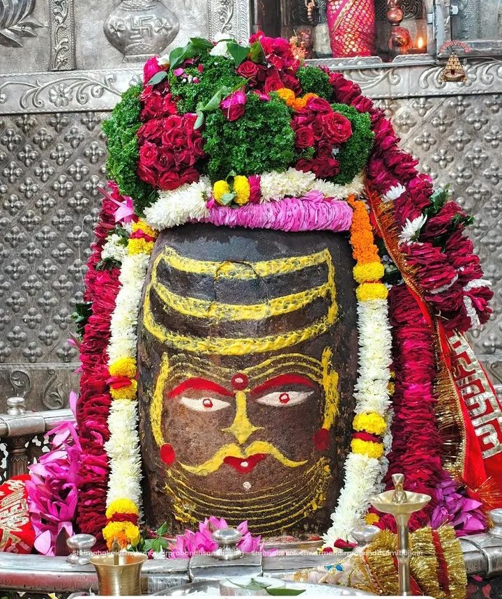 RealTofanOjha's tweet image. ब्रह्म मुहूर्त में जाग गए हो तो एक बार बाबा महाकाल सरकार के चरणों में कोटि-कोटि प्रणाम करते हैं।

जय श्री महाकाल सरकार को प्रणाम  🚩