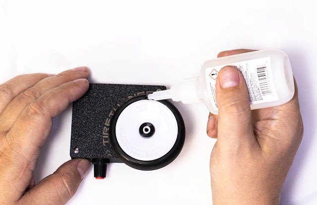 rcmonkeyblog's tweet image. [ブログ更新しました！] West Coast RC Worksが「Tire Turner」を公開 - サイドウォール接着作業の効率化ツール ift.tt/Hp2h7Jl