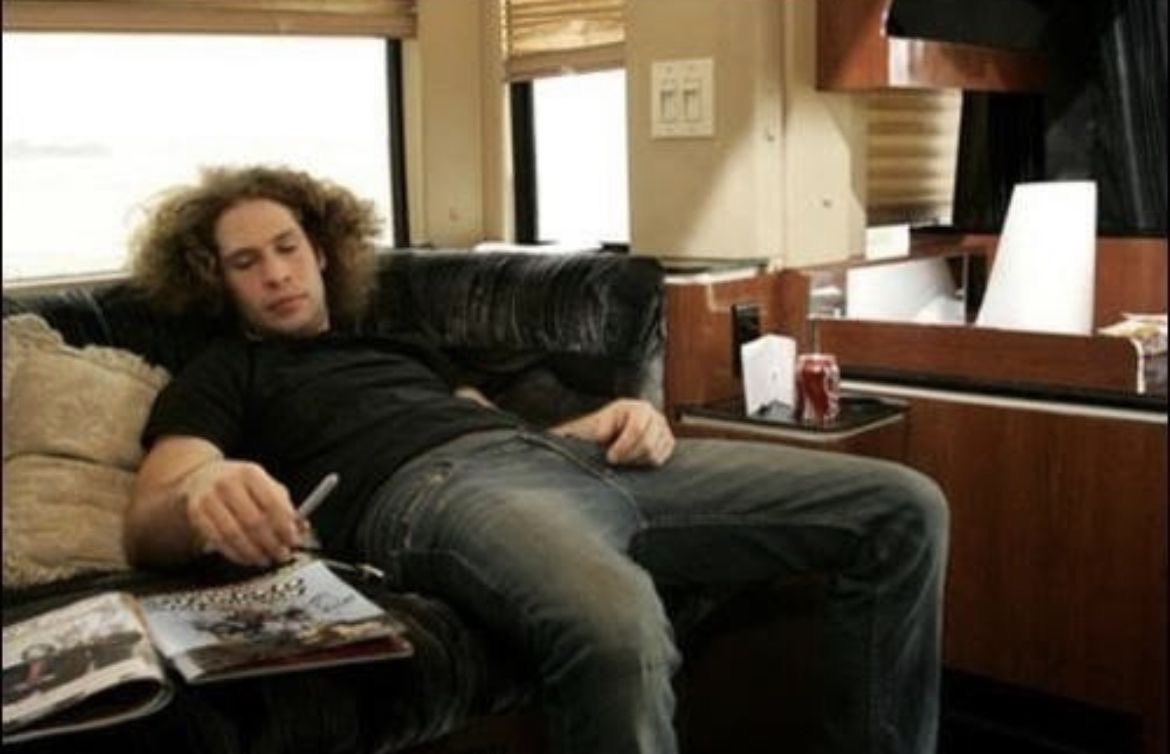 prorevfight's tweet image. emos love a good couch omfg