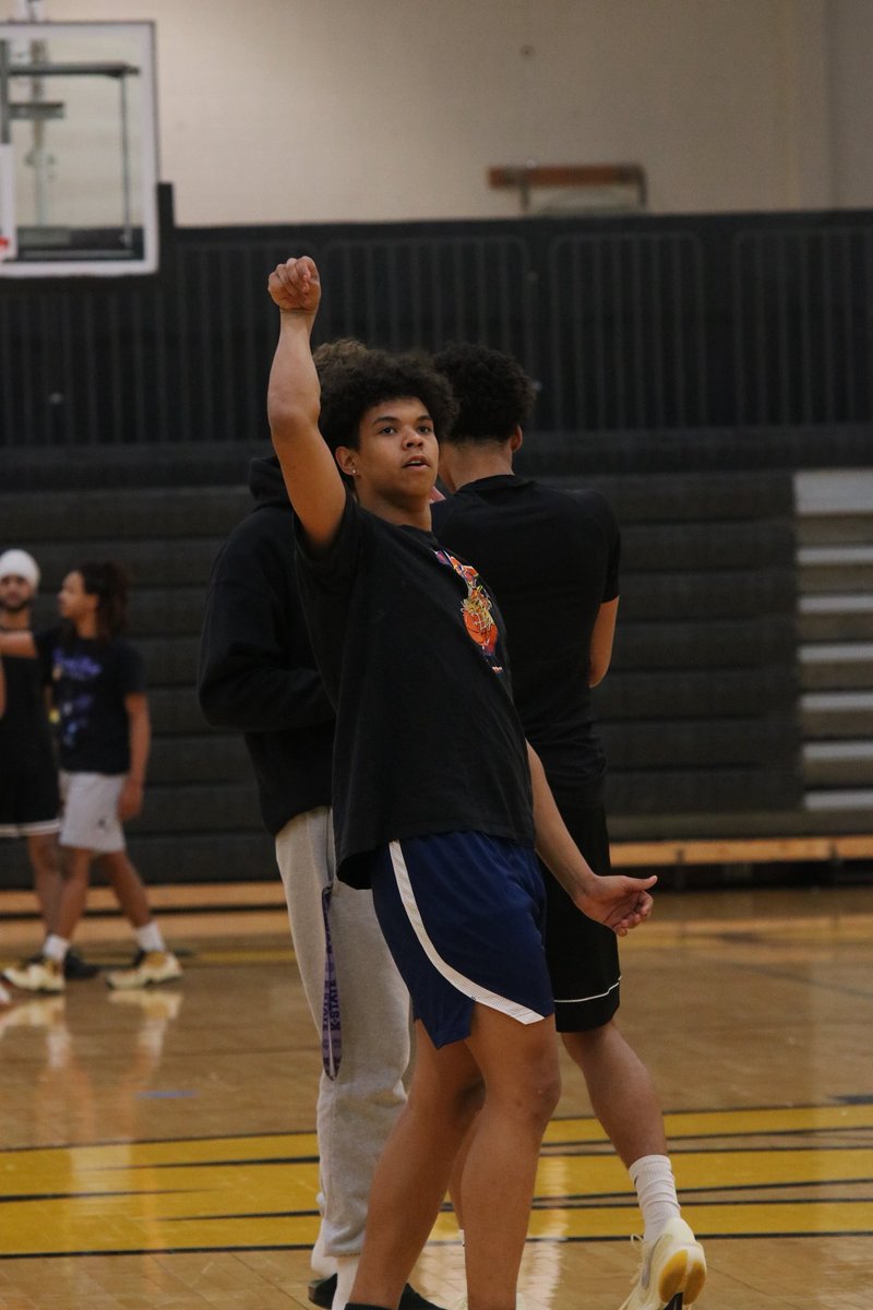 Symonescamera's tweet photo. Winter Sports have Started Which means time to pull out the camera Again for basketball! #highschool #basketball #Sportsphotography https://t.co/sjzLoMQsdB