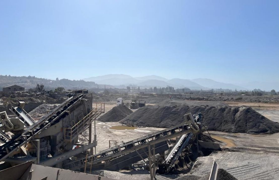 FreehillMining's tweet image. 📷 Islon plant operations, stockpiles and deliveries

The Islon plant is supporting growing recurring sales to the cement industry on top of the supply of materials to the construction industry which is project driven

Read our recent announcement: announcements.asx.com.au/asxpdf/2025112…