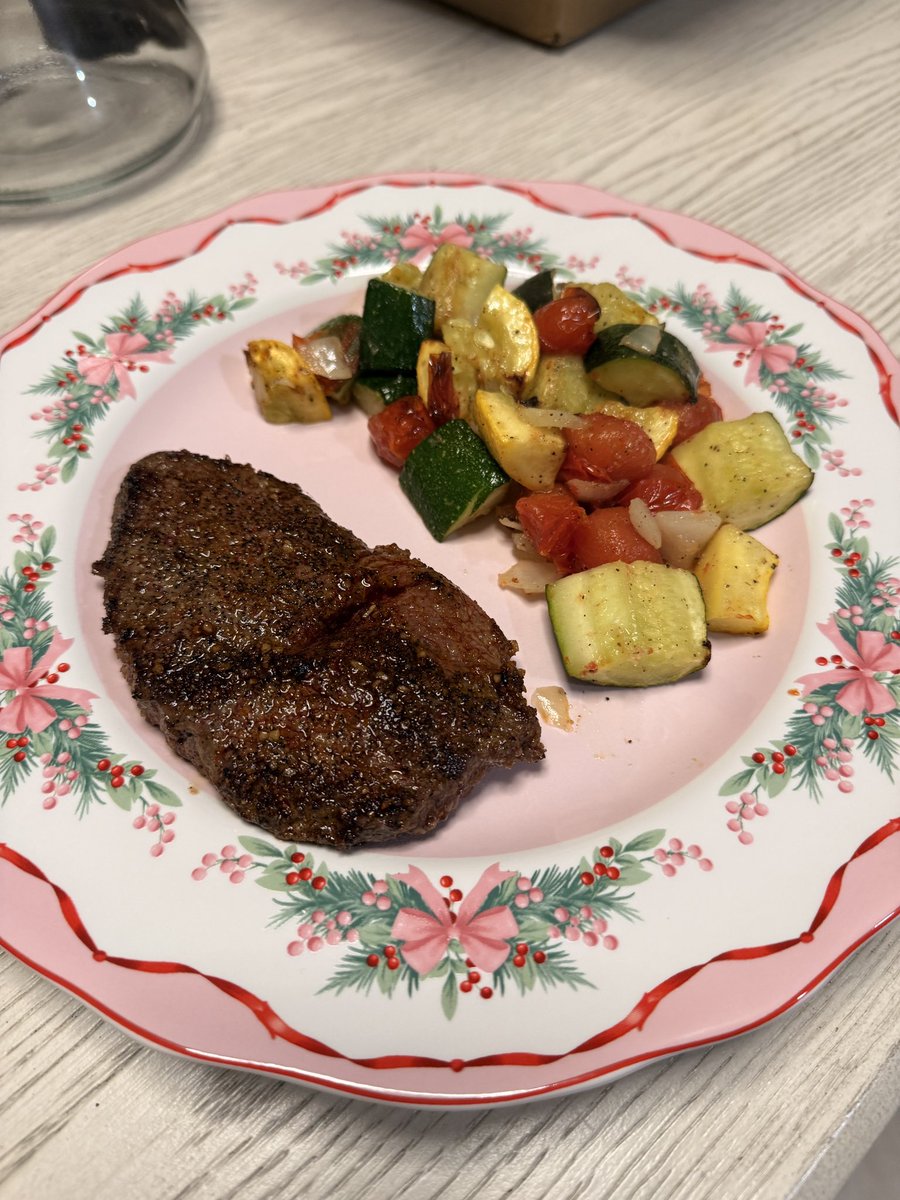 steak and roasted veggies tonight 🧚🏼‍♀️