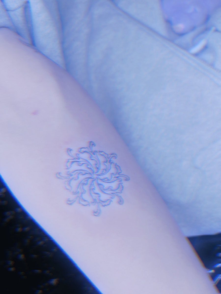 vim_hinako's tweet image. 爆音の中タトゥーを彫られるおもろい経験をしてきた❄️