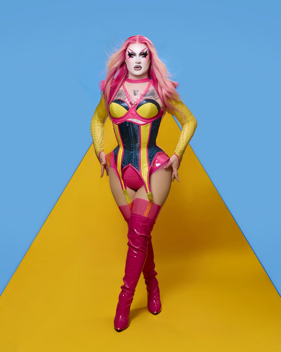 666 lil devil with the lithhhhpppp 😈 lemme drop these here, and if you think this is good wait till I get on the runway 💋