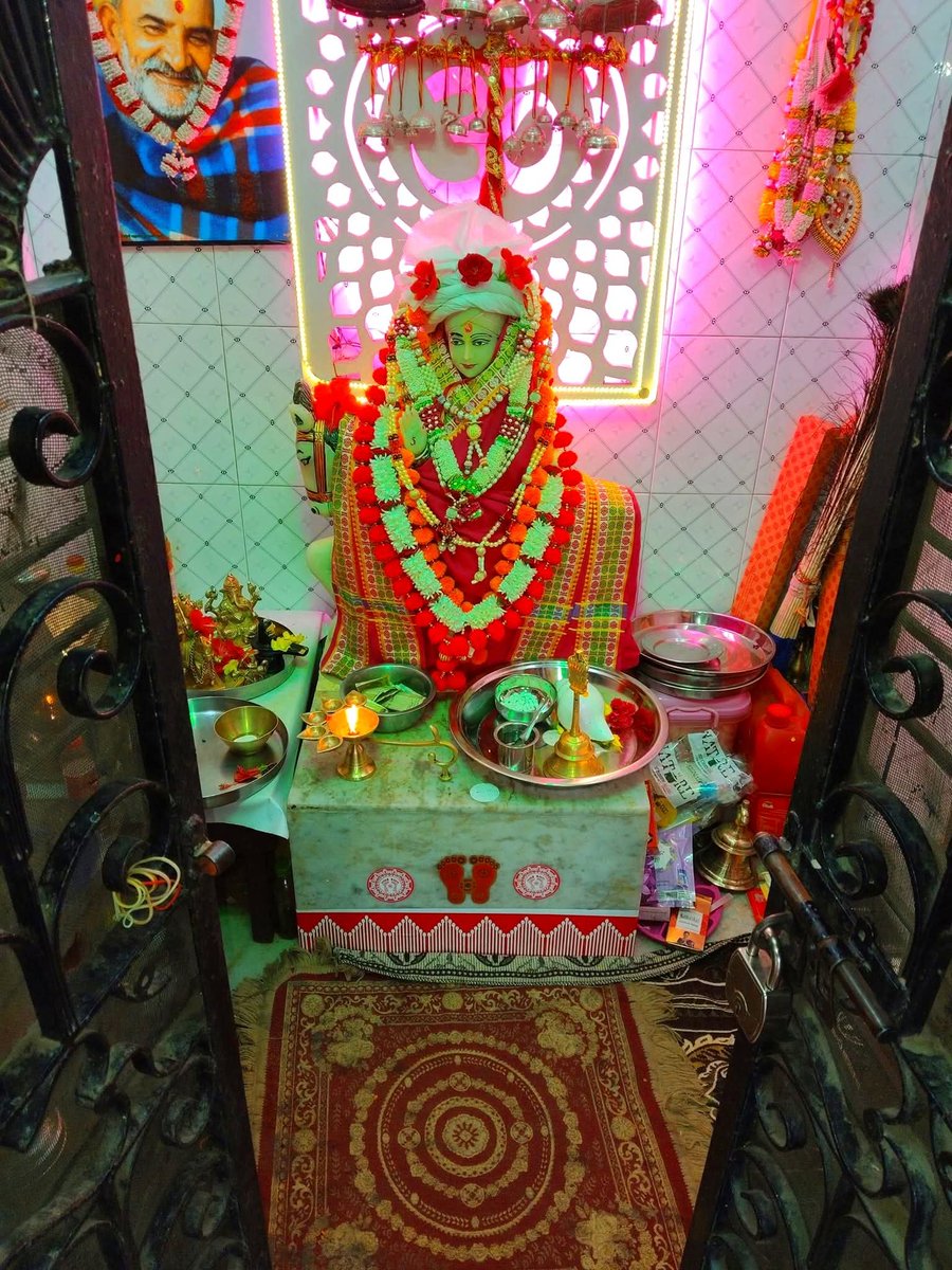 pahadi_GaL's tweet photo. ईष्ट देवता श्री गोलज्यू महाराज जी सदा सहाय
गोलज्यू देवता के चरणों में कोटि कोटि नमन
#Golu #devta #sanatandharma #sanatani #भगवान #post
#uttarakhand #nainital #almora #kumauni #pahadi https://t.co/qVsJrMDROh